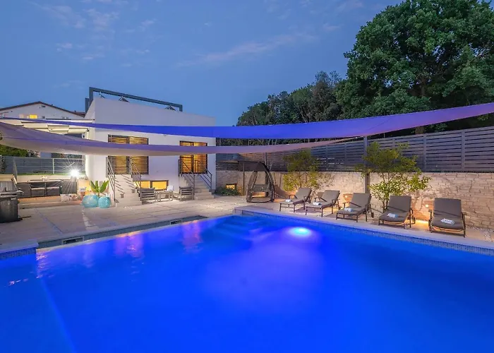 Villa La Mer With Stalactite Cave And Pool Bar