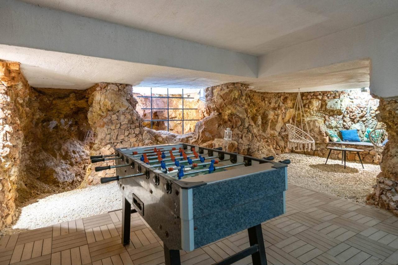 Villa La With Stalactite Cave And Pool Bar Pula