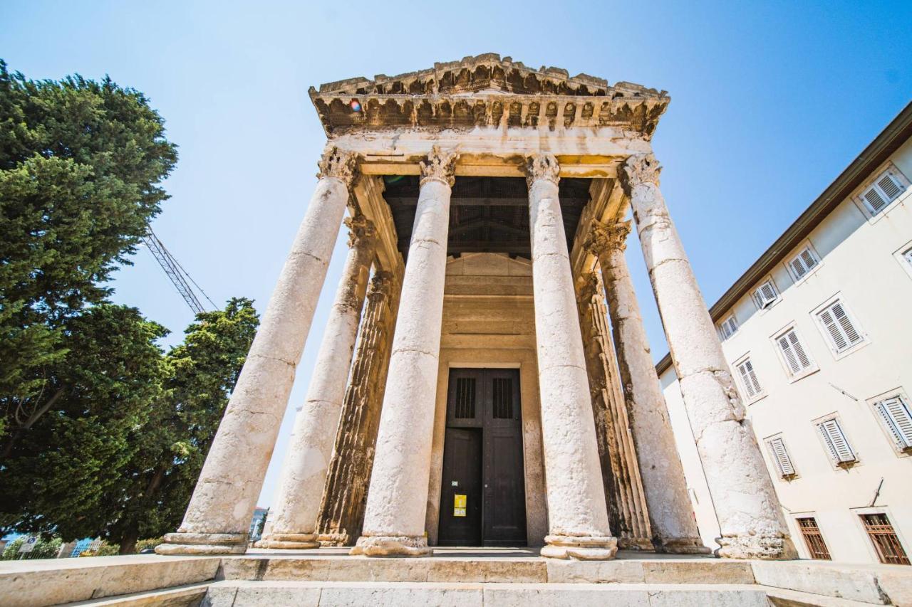 Villa La With Stalactite Cave And Pool Bar Pula